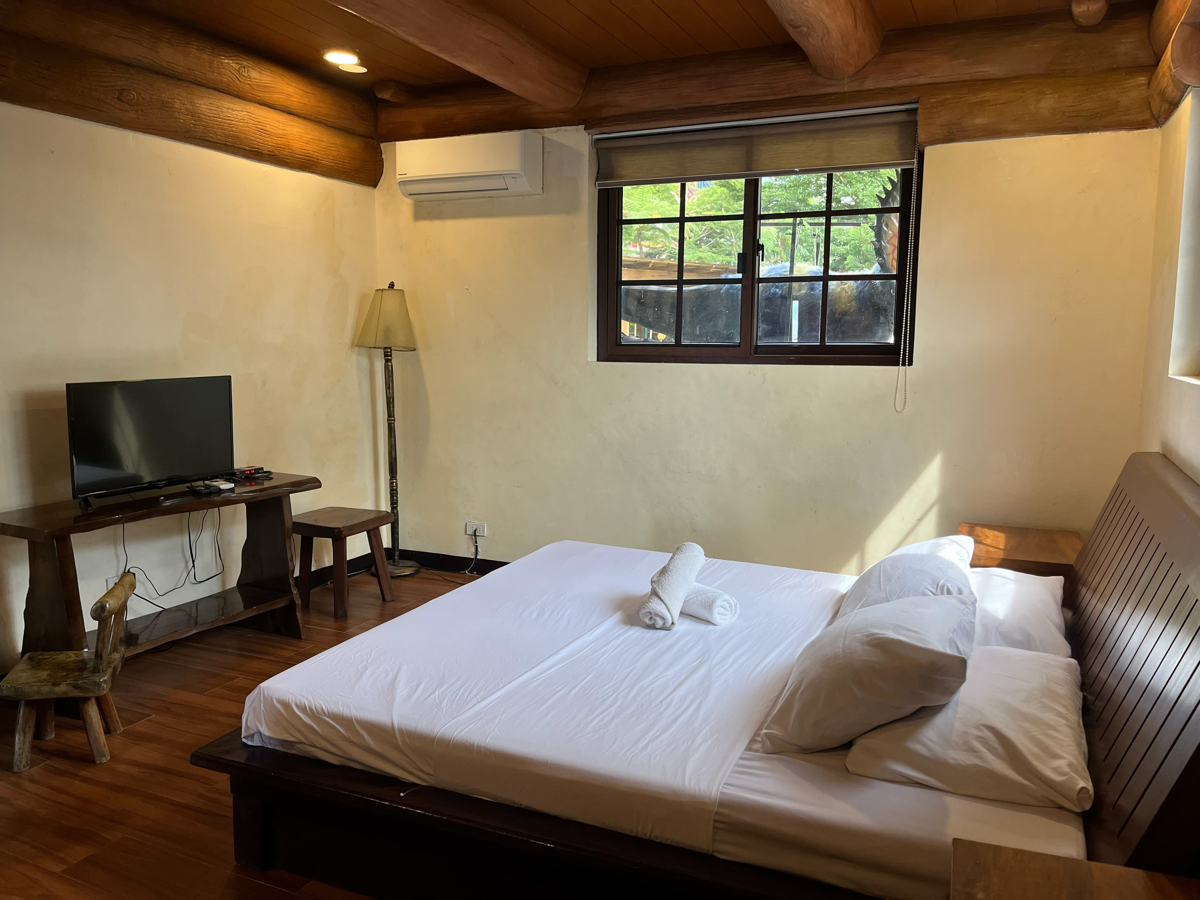 Log Cabin Room